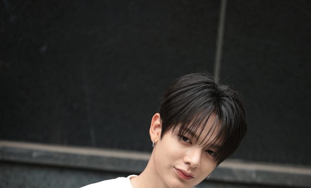 네이즈 턴, 여심저격 눈빛
