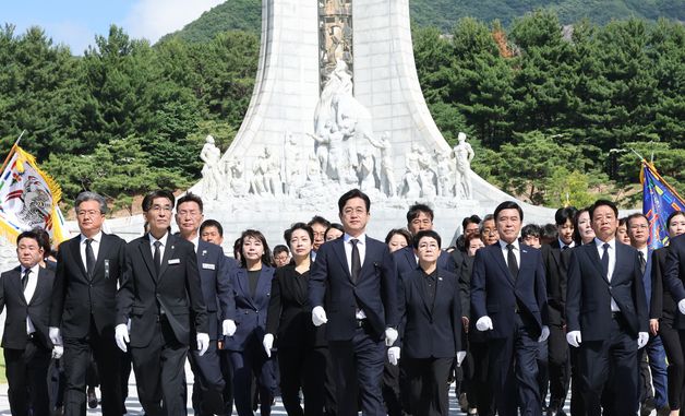 민주당 대전시당 당선인 현충원 참배