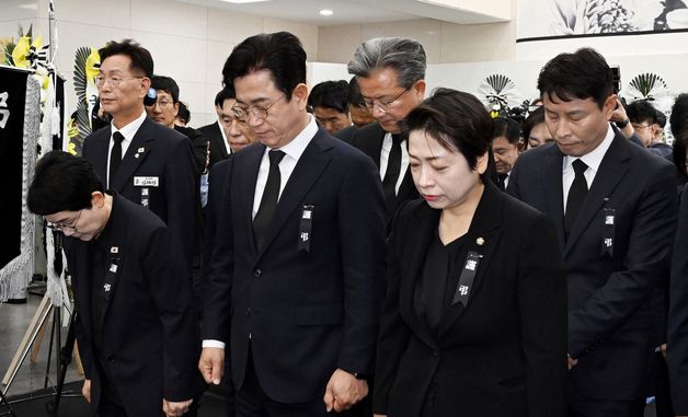 한화에어로 희생자 추모하는 민주당