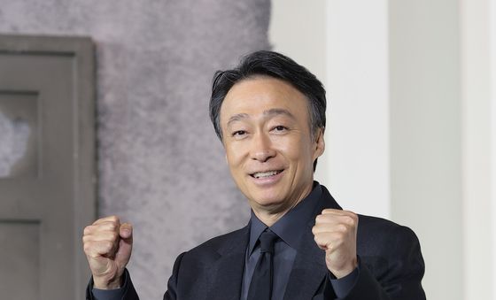 이성민, 교육부 장관 최강석