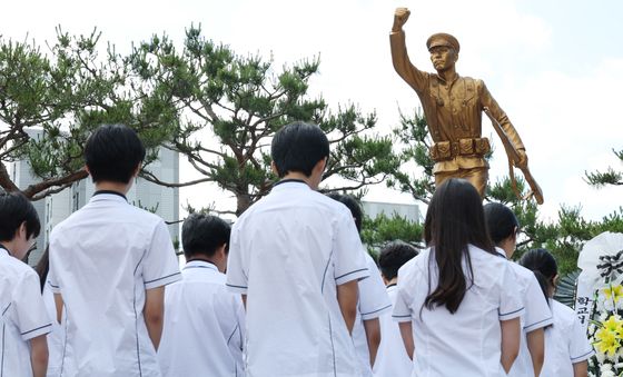 '숭고한 희생 잊지 않겠습니다'