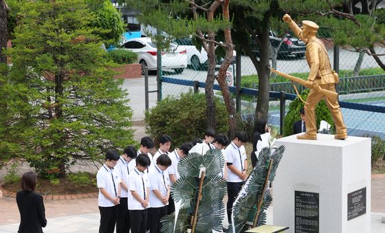 '숭고한 희생 잊지 않겠습니다'