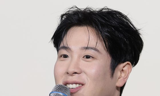 인사말 하는 표지훈
