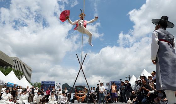 국악주간 행사 빛낸 남창동의 줄타기 한마당
