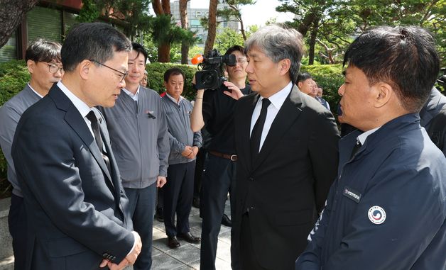 한화에어로 지적하는 류현철 고용노동부 산업안전보건본부장