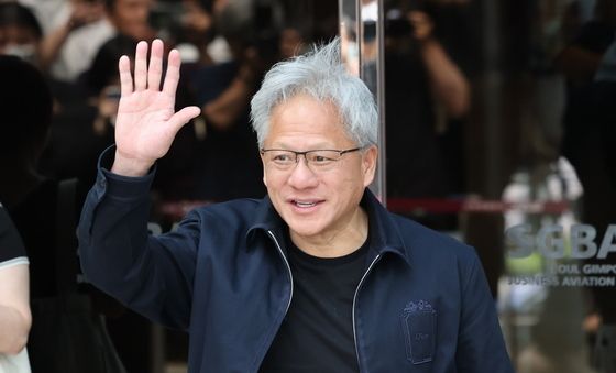 젠슨 황 "한국에 몇가지 깜짝 선물…삼성·SK·LG 등 미팅"