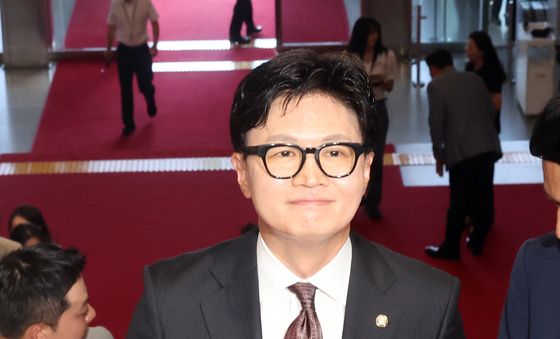 본회의장으로 향하는 한동훈