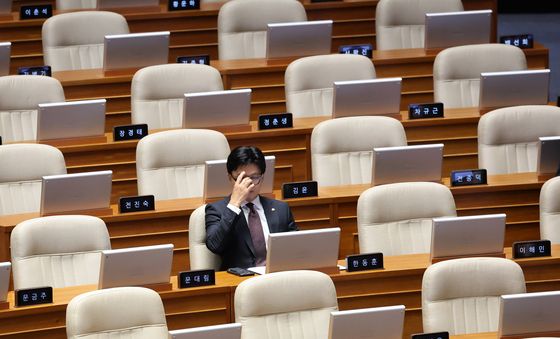 무소속 의원으로 본회의장 자리한 한동훈