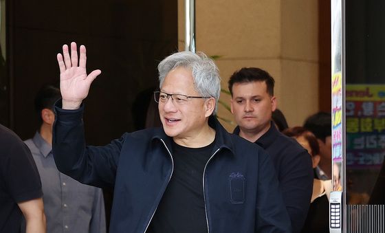 한국 도착한 젠슨 황