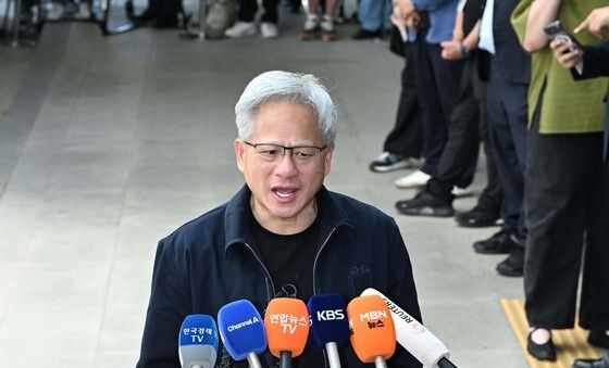젠슨 황 "한국에 줄 깜짝 선물 있어…현대차·삼성도 만난다"