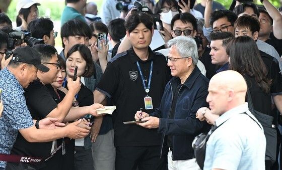 젠슨 황 '한국인들에게 인기만점'