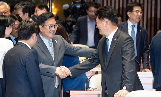 인사 나누는 우원식·송영길