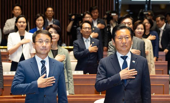 국민의례하는 민주당 지도부