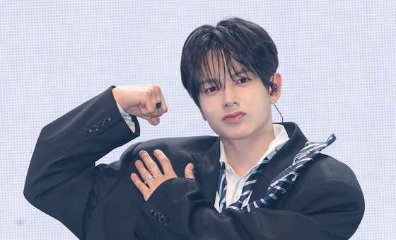네이즈 턴, 여심저격 눈빛
