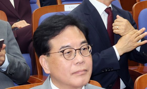 의총 자리한 송언석 원내대표