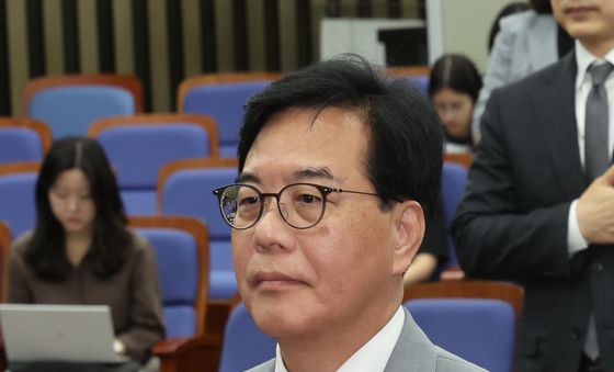 국민의례하는 송언석 원내대표