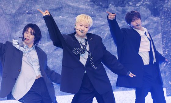 네이즈 아토, 비타민 무대