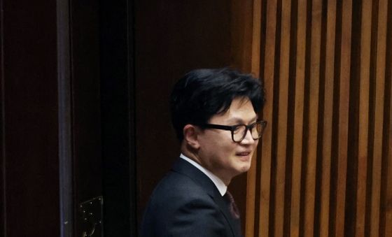 국회 본회의장 들어서는 한동훈