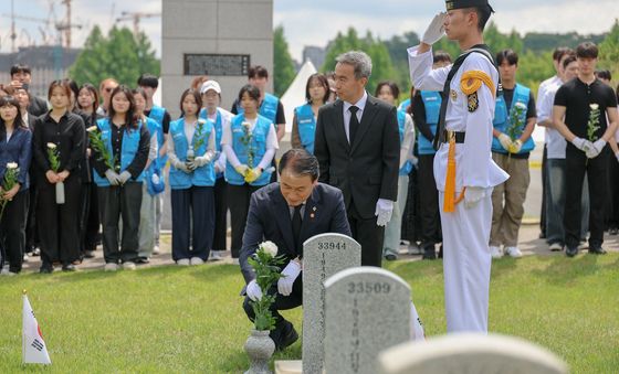 '대한민국을 지켜낸 당신, 영원히 기억하겠습니다'