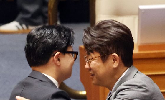 인사 나누는 유의동·한동훈
