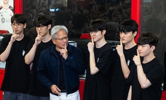 젠슨 황, '저도 페이커 같나요?'