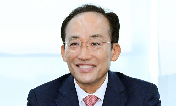 미소짓는 추경호 대구시장 당선인