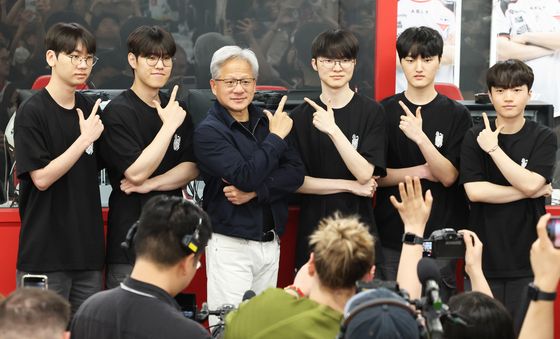 젠슨 황, 'T1과의 만남을 기념하며'