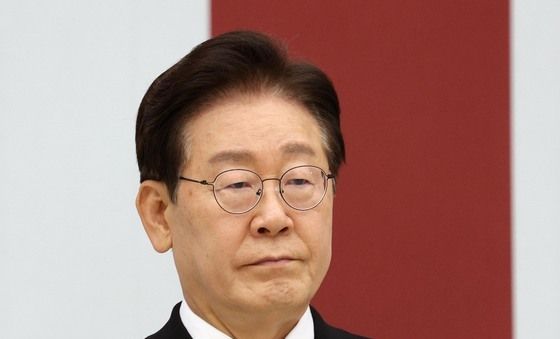 국민의례 하는 이재명 대통령