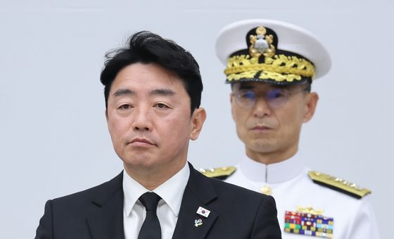 한미 6·25전사자 유해 상호봉환식 참석한 강훈식