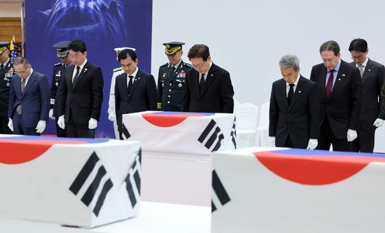 묵념하는 이재명 대통령
