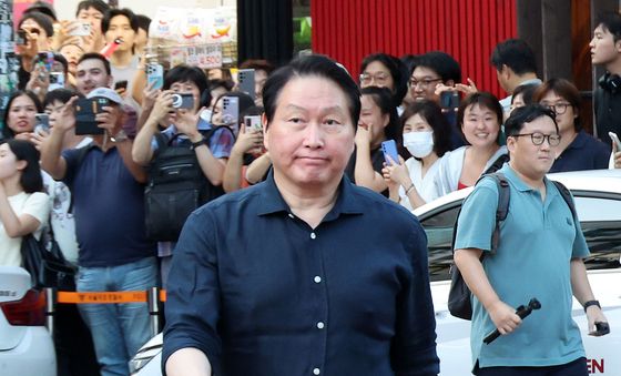 젠슨 황 CEO 회동 향하는 최태원 SK 회장