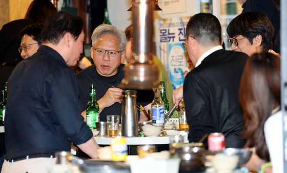 젠슨 황 CEO, 홍대서 삼겹살 회동