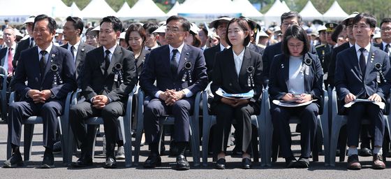 현충일 추념식 참석한 정청래·장동혁 대표