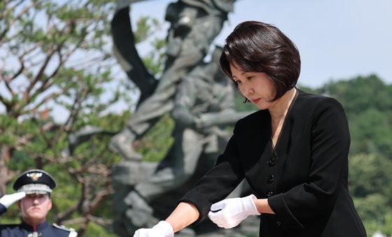 분향하는 김혜경 여사