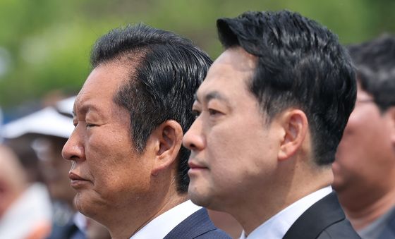 현충일 추념식 참석한 정청래·장동혁 대표