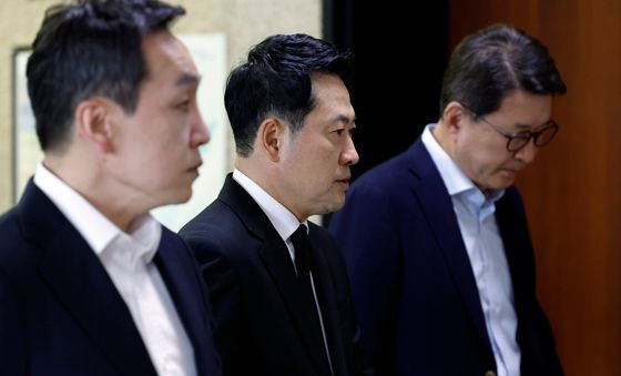 긴급 최고위원회의 참석하는 장동혁 대표