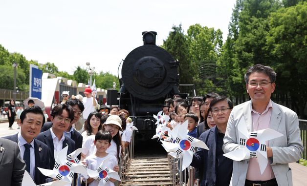 태극기 바람개비 퍼포먼스