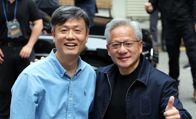 장병규 의장과 기념 촬영하는 젠슨 황 CEO