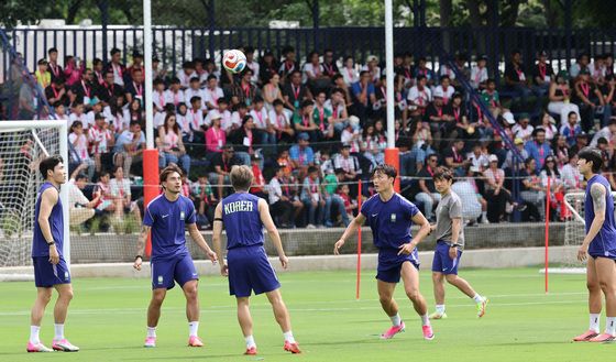 '멕시코 팬들 앞에서 공개 트레이닝 갖는 대한민국 축구대표팀'