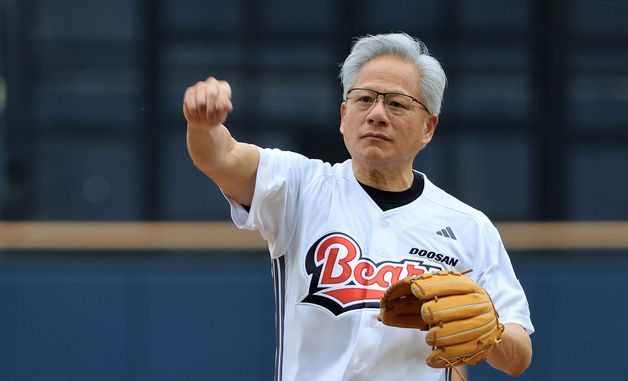 KBO 시구 나선 젠슨 황