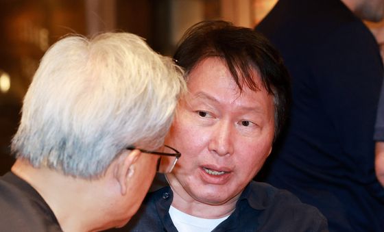 젠슨 황과 대화하는 최태원 회장