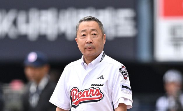 시타 준비하는 박정원 두산 회장