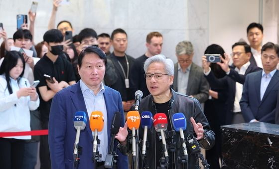엔비디아·SK 협력안 발표하는 젠슨 황
