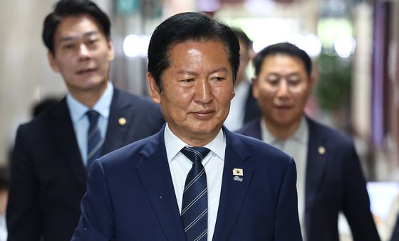 비공개 회의 참석하는 정청래 대표