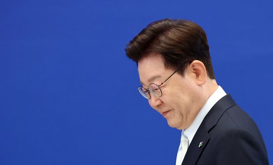 취임 1주년 기자회견 참석하는 이재명 대통령