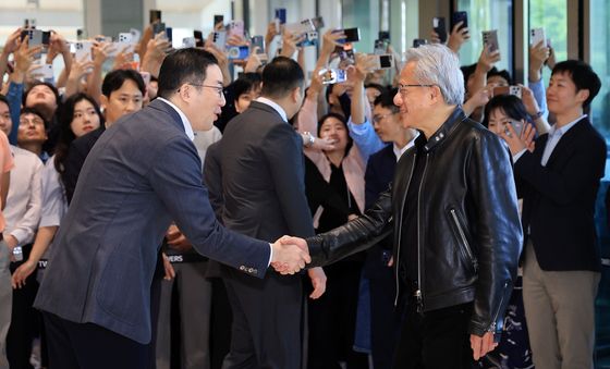젠슨 황·구광모 회장 '반갑게 악수'