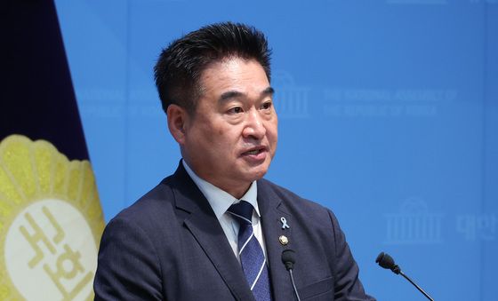기자회견하는 최혁진 무소속 의원