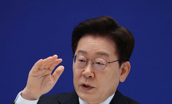 이재명 대통령, 취재진 질문에 답변