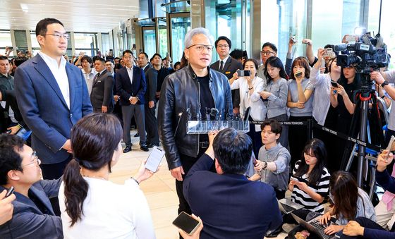 LG그룹 찾은 젠슨 황
