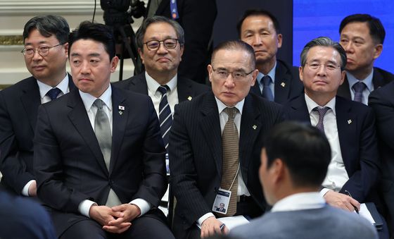 이재명 대통령 취임 1주년 기자회견 참석한 참모진들